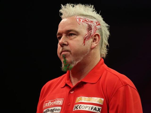 Peter Wright is throwing much better than Adrian Lewis and is the selection to win tonight